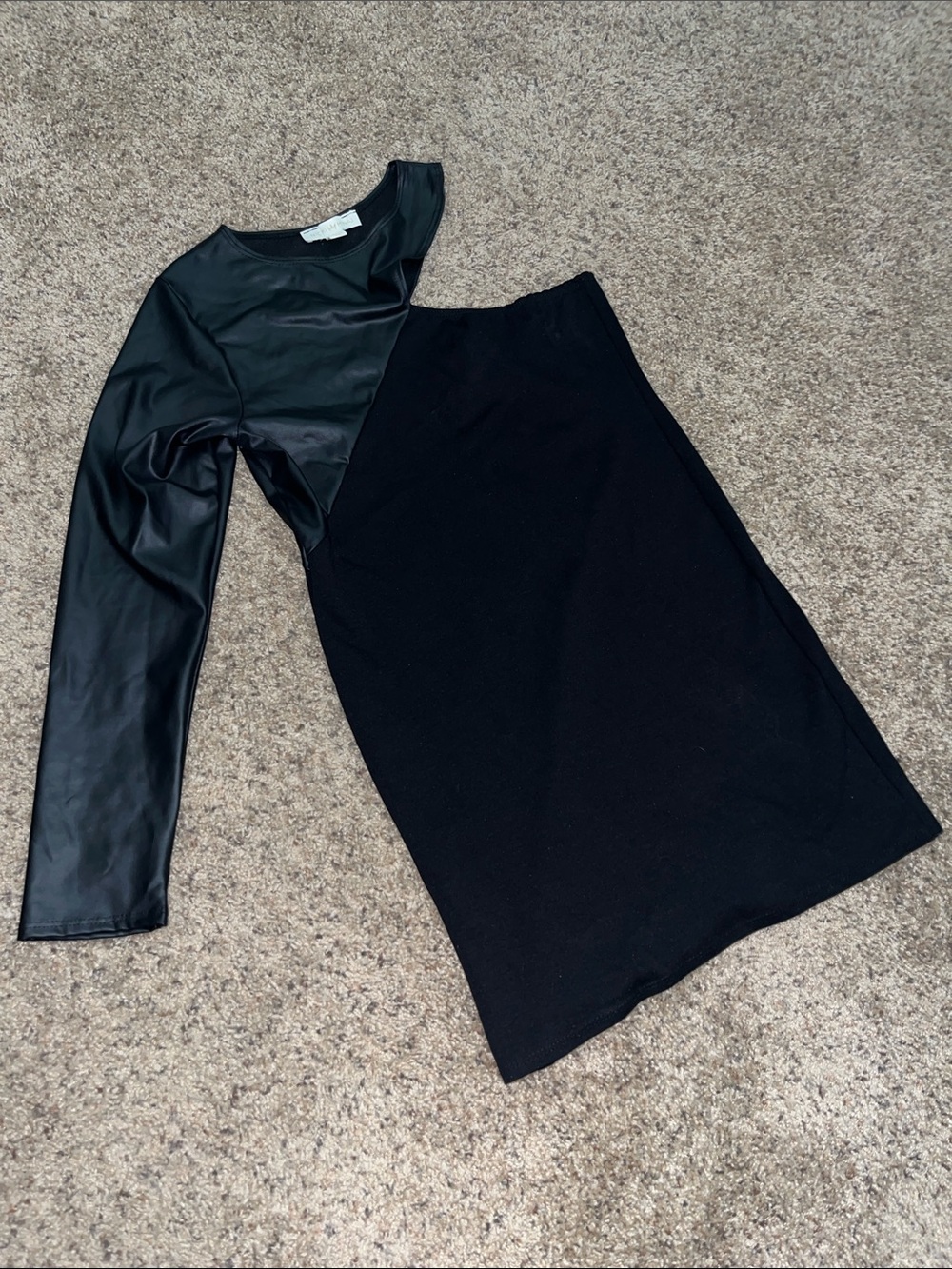 Dress - Picture 1 of 2